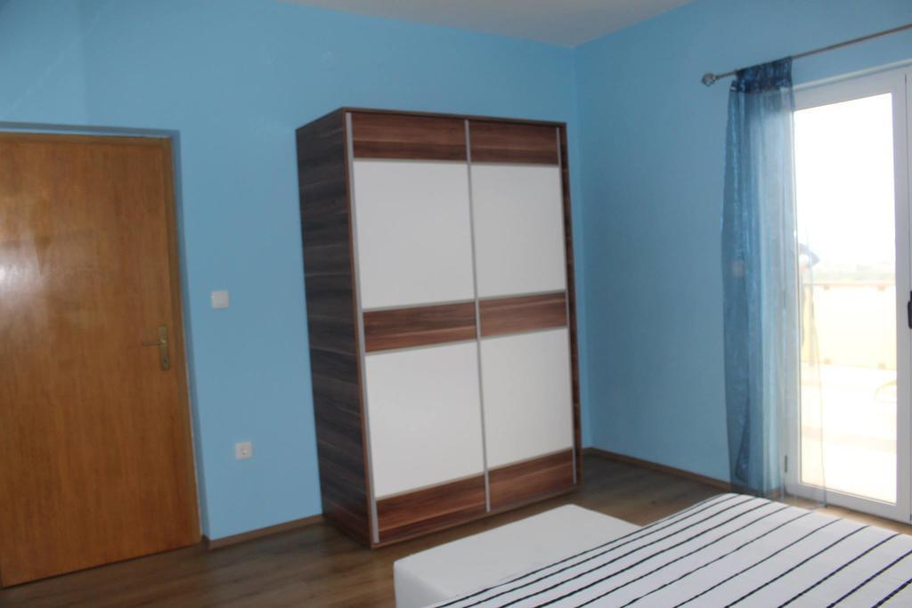 Apartment And Pool Nika Bibinje Luaran gambar