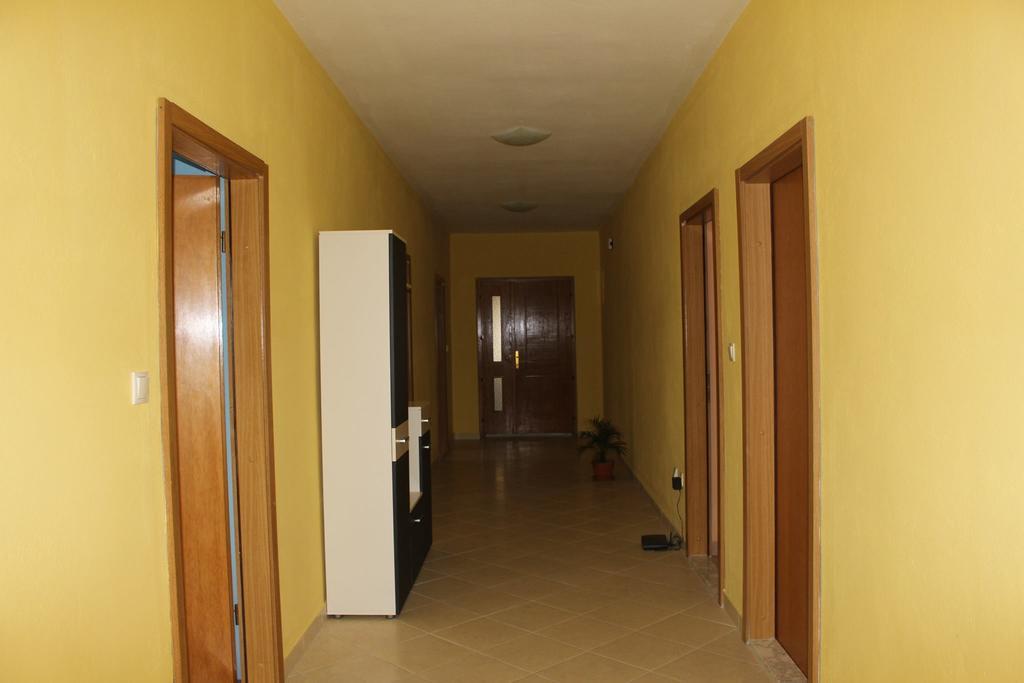 Apartment And Pool Nika Bibinje Luaran gambar
