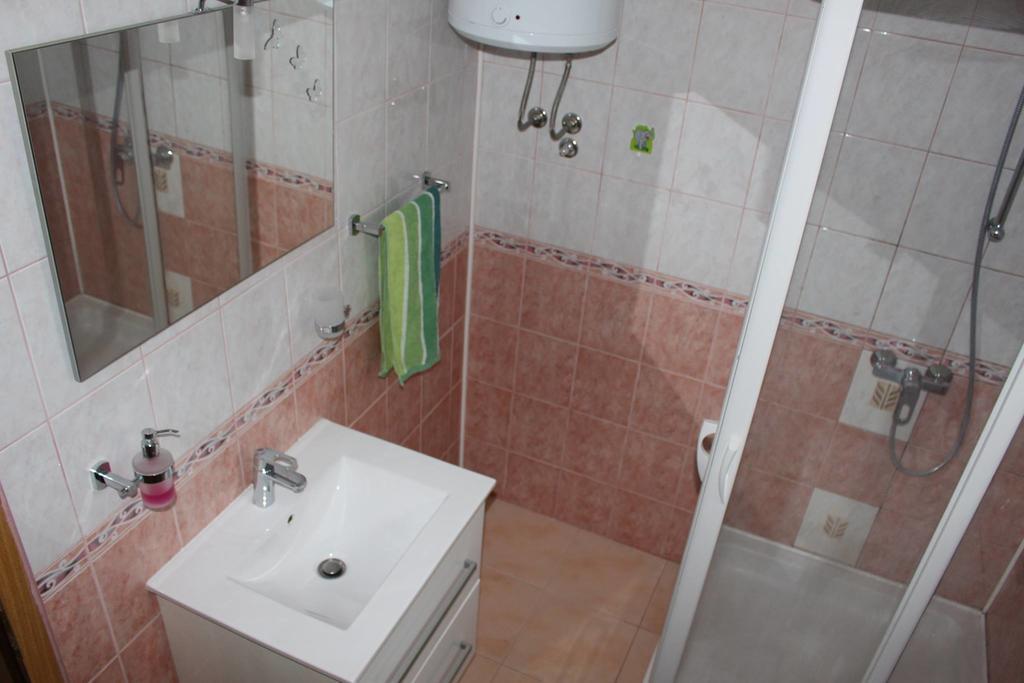 Apartment And Pool Nika Bibinje Luaran gambar
