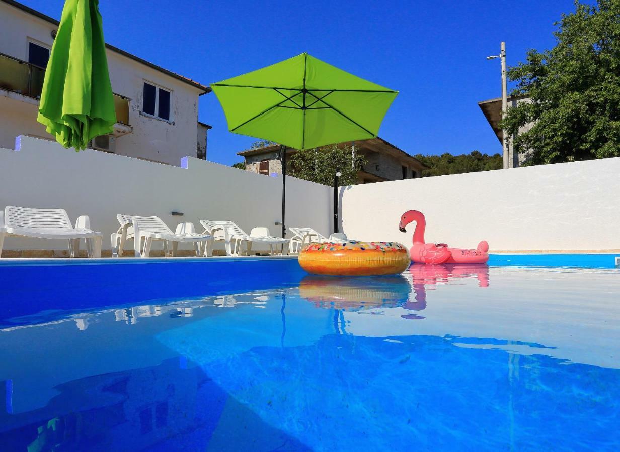 Apartment And Pool Nika Bibinje Luaran gambar