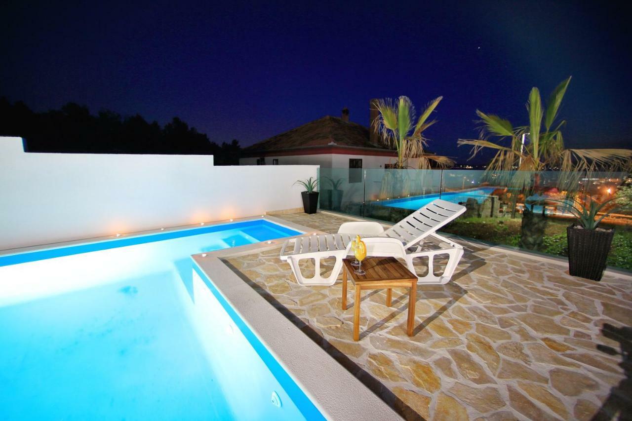 Apartment And Pool Nika Bibinje Luaran gambar
